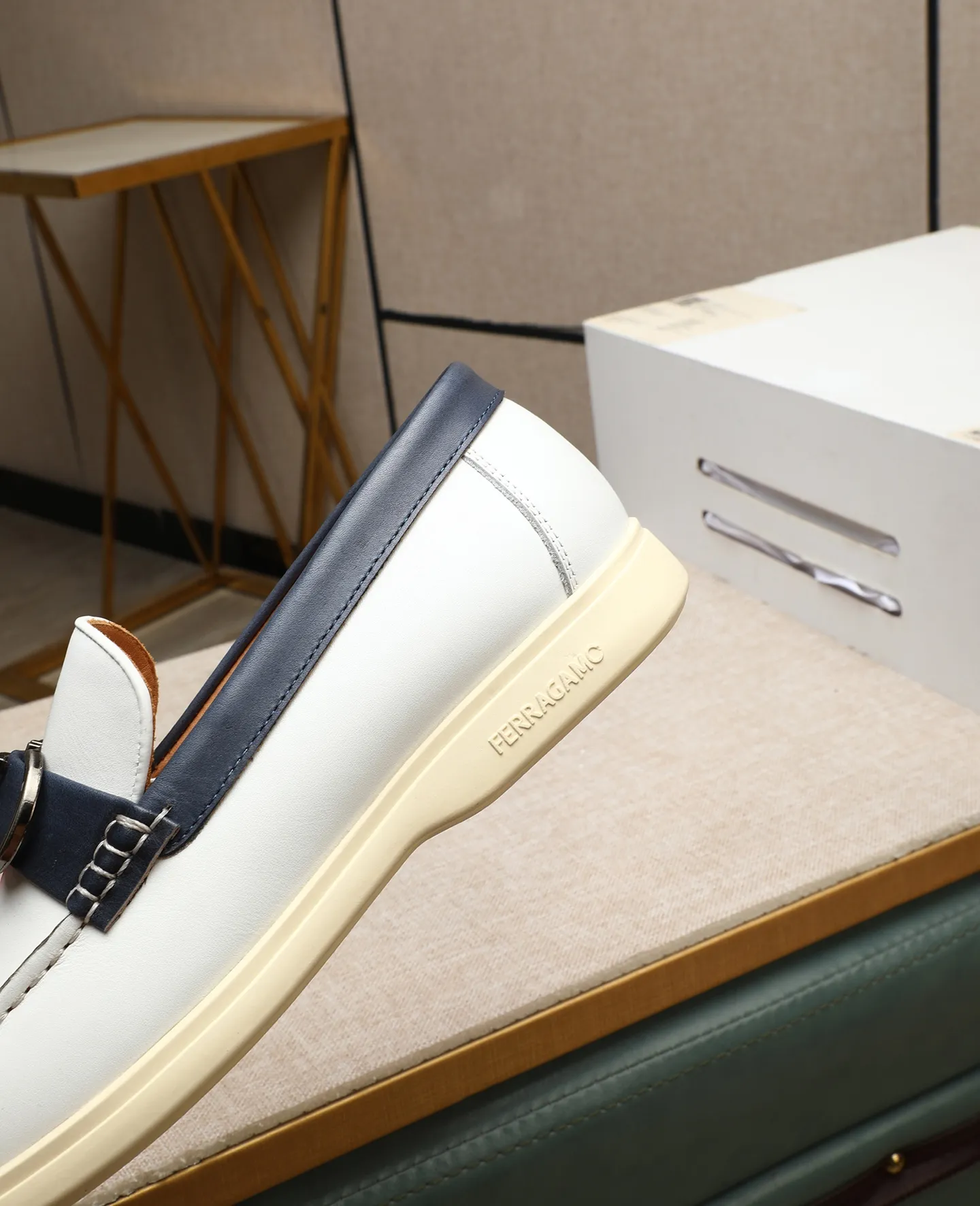 Men's shoes 💰580 📛📛(water-dyed cow lining) Salvatore Ferragamo high-end (Salvatore Ferragamo) is the top international luxury footwear brand. It comes from the fashion kingdom of Italy. It is famous all over the world for its traditional handmade design and novel styles... 🚶🏻🚶🏻New suit shoes are available simultaneously at the counter. This style is purely handmade. The fabric is imported Italian calfskin➕Soft water-dyed cowhide lining. Original authentic outsole🌀🌀Size: 38➖44 (45 46 customized)